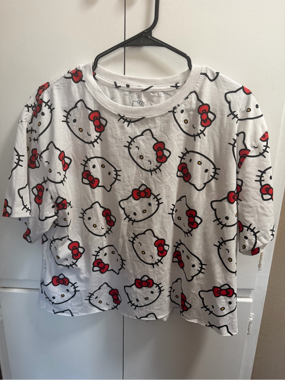Sanrio Hello Kitty All-Over Print White Tee with Red Bows Women’s XL